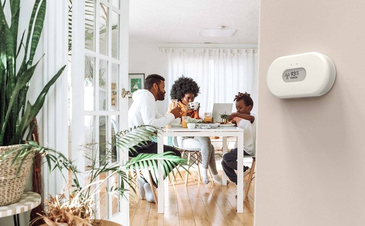 Monitor Airthings View Plus de calidad del aire para camper