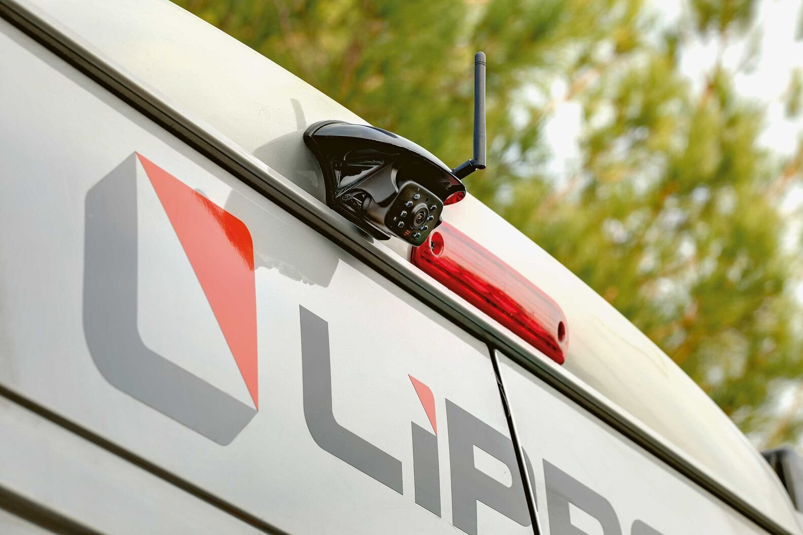 Furrion Vision S instalada en la parte trasera de una autocaravana