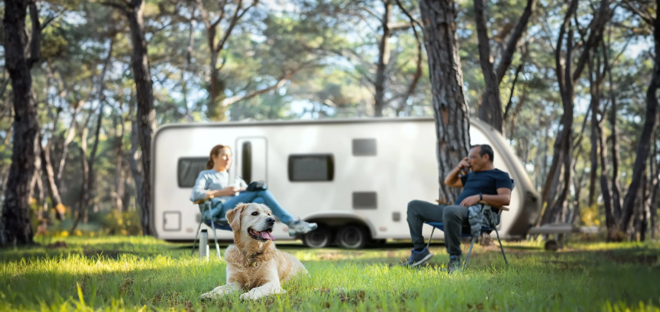 Caravana de doble eje equipada para maniobras en camping