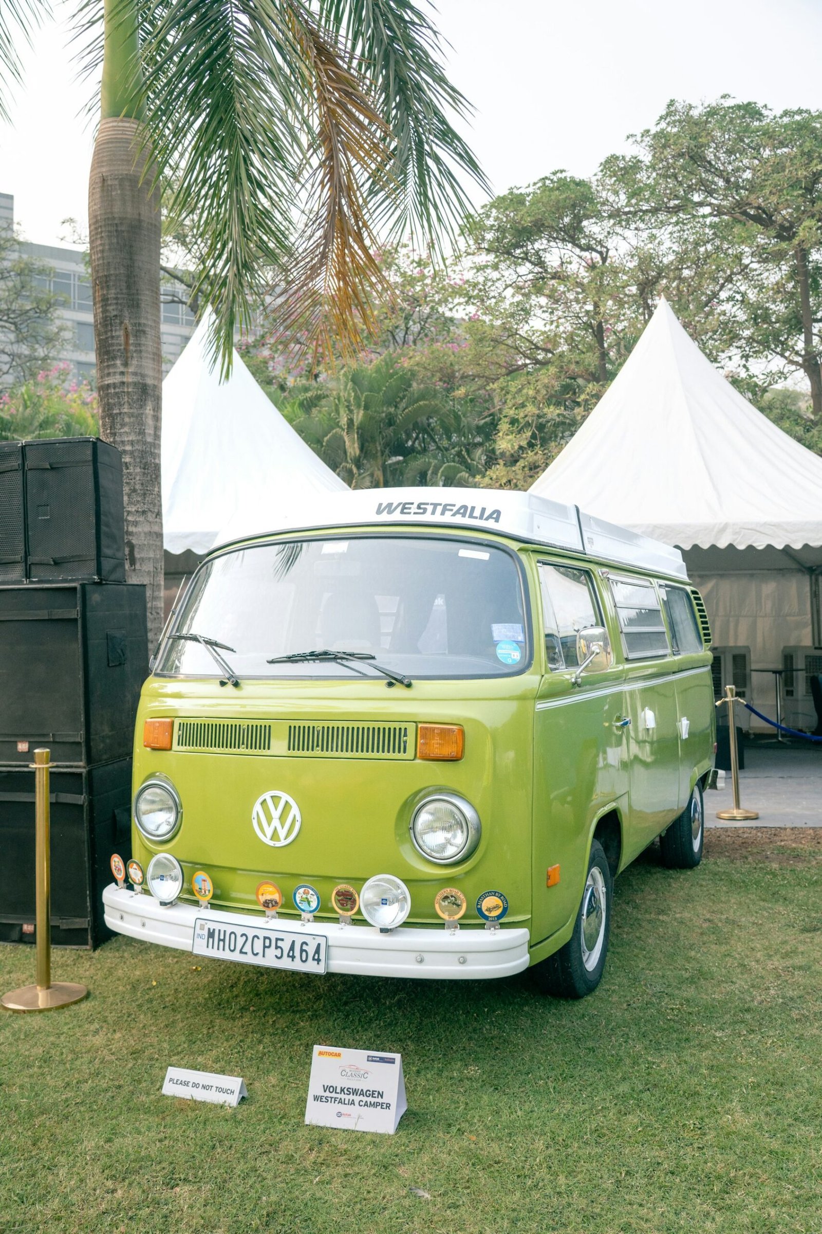 Volkswagen Westfalia clásica verde preparada para viajar