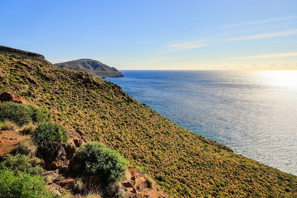 Costa rocosa de Cabo de Gata en Almería, Andalucía