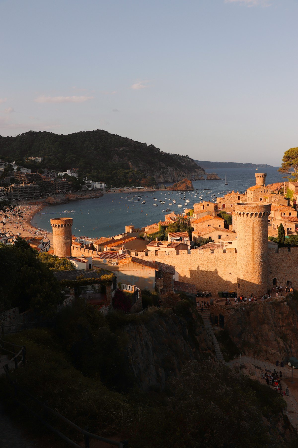 Vila Vella y bahía de Tossa de Mar al atardecer, Costa Brava