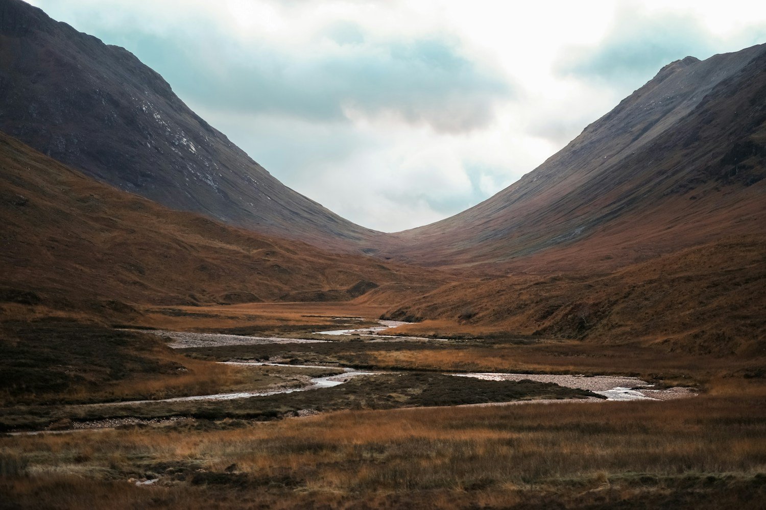 Valle de Glencoe y montañas escocesas