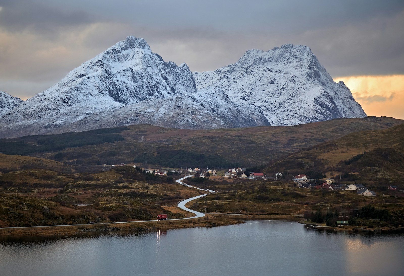 Carretera en Lofoten, Noruega